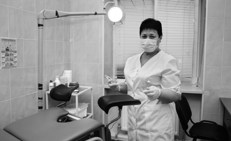 © UNFPA Ukraine. “I encourage women to take better care of their health, treat themselves with respect, and regularly see the doctor,” says Antonina Botsman, a midwife with 35 years of experience.